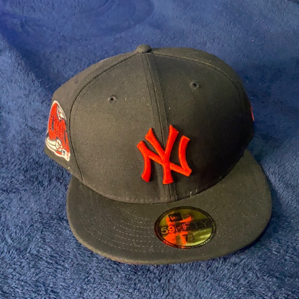 New Era New York Yankees Black & Red 9Fifty Snapback Cap Subway Series
